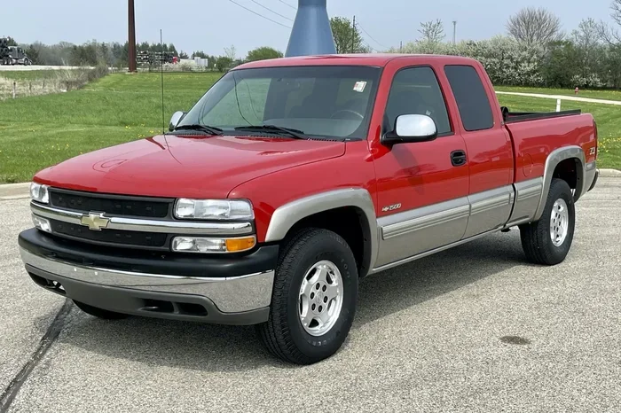 What Size Speakers Are in a 2002 Chevy Silverado