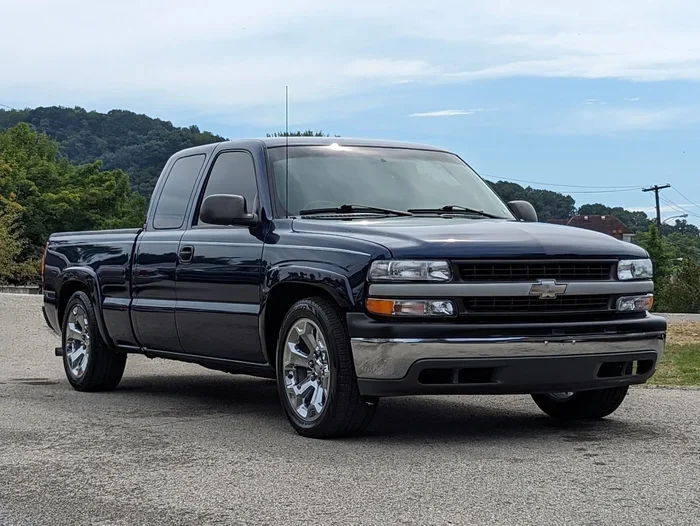 What Size Speakers Are in a 2002 Chevy Silverado