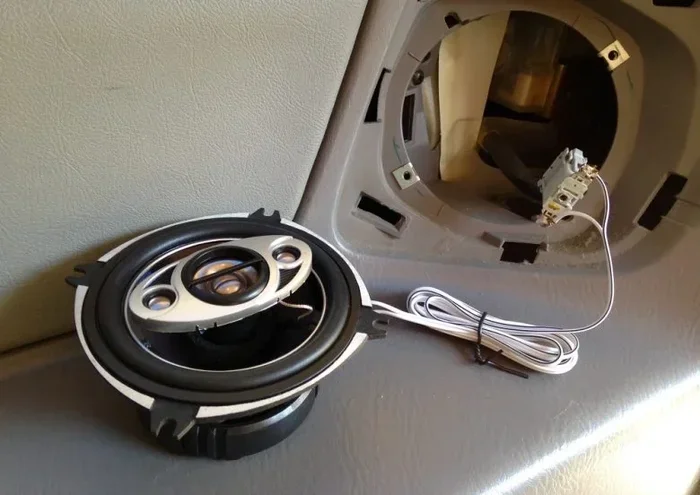 Back Speakers Not Working in Car