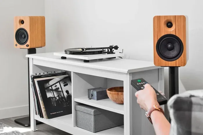 Does a Record Player Need Speakers