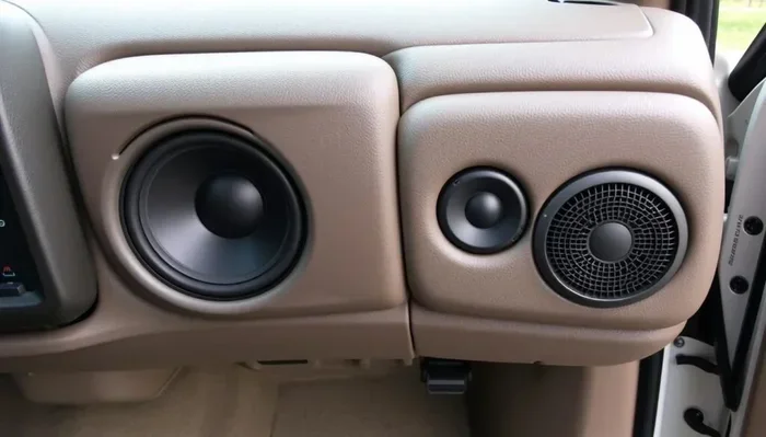 What Size Speakers Are in a 2005 Chevy Colorado