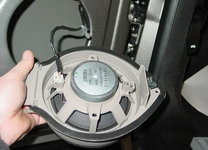 What Size Speakers Are in a 2007 Chevy Silverado