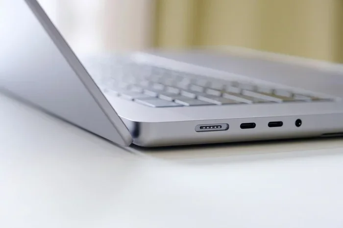 Is There a Usb Port on Macbook Pro 2023